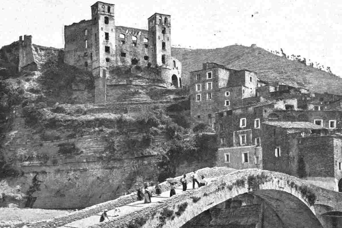 una vecchia immagine di dolceacqua